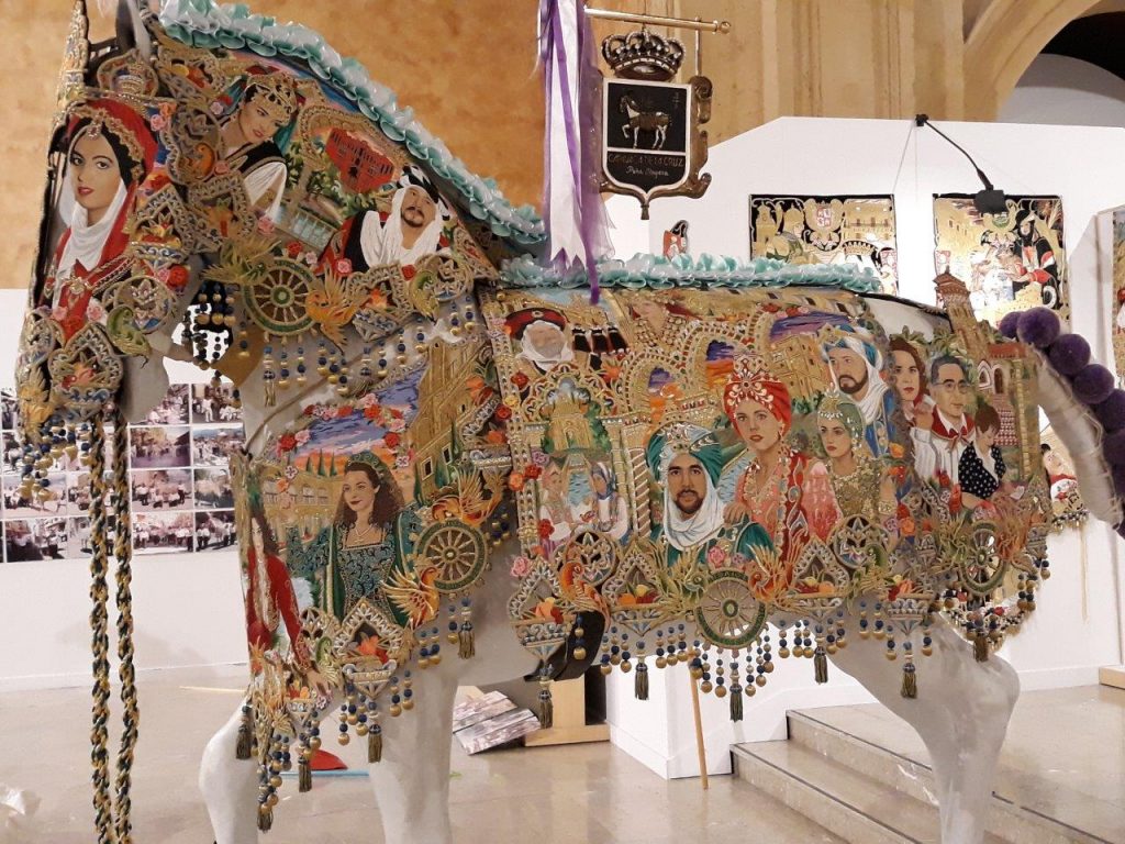 Bordado del caballo en la exposición de la Peña Mayrena.
